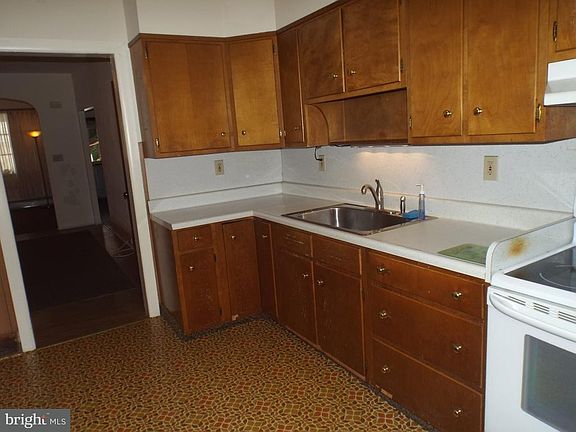 5th image of 523 E Mahanoy Ave