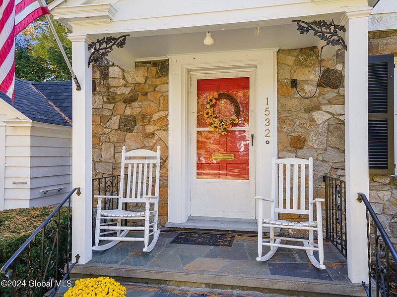 2nd image of 1532 Lexington Parkway