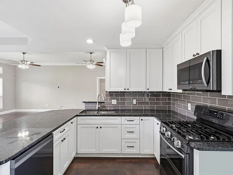 410 Roundabout Dr — Photo 14