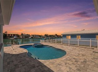 11850 7th St E, Treasure Island, FL 33706