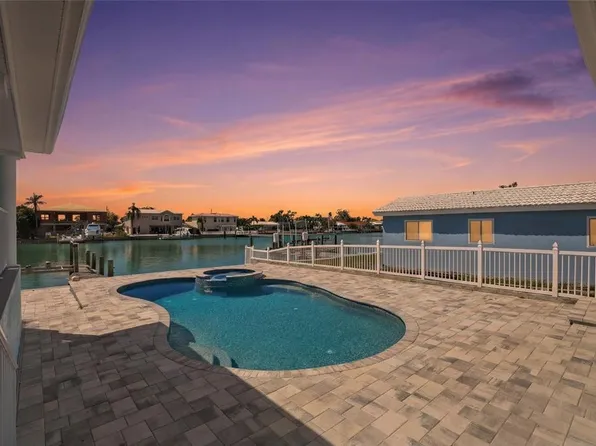 11850 7th St E, Treasure Island, FL 33706