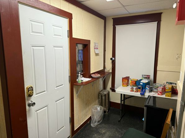 lewiston-maine-447296988 picture