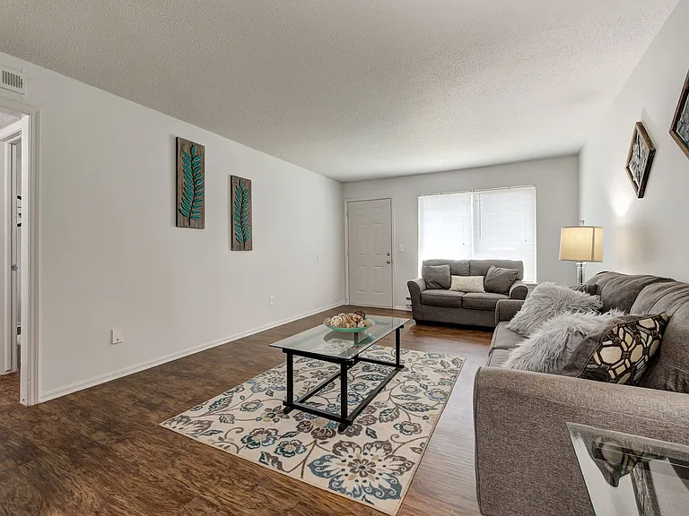 The Shelton Apartments- 1/2 Off First Months Rent AND 1/2 Off in June! — Photo 5