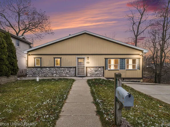 12237 Dalhart Dr, Fenton, MI 48430