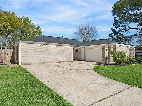3rd image of 14907 Aspen Hills Dr