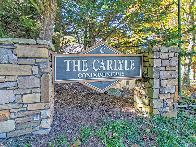 605 Carlyle Way — Photo 22