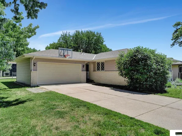 3930 Mason Dr, Lincoln, NE 68521