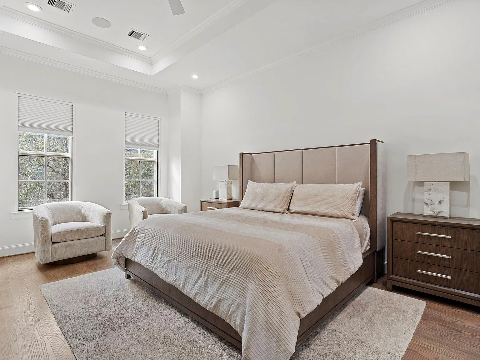 3 bed, 3.5 bath, 2073 sqft, $8,000 — Photo 3
