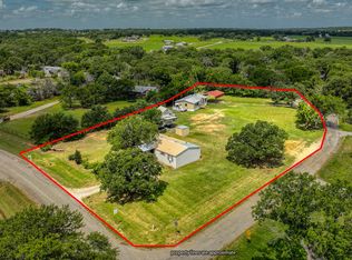 221 Briar Oaks Dr, Azle, TX 76020