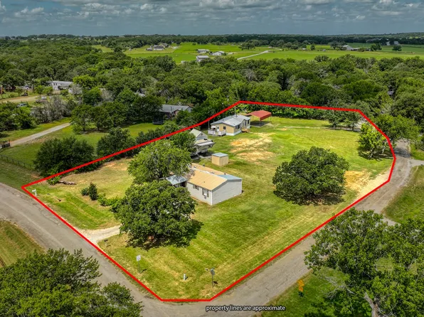 221 Briar Oaks Dr, Azle, TX 76020