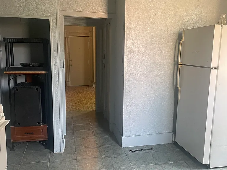 1043 Berkley Ave #2 — Photo 4