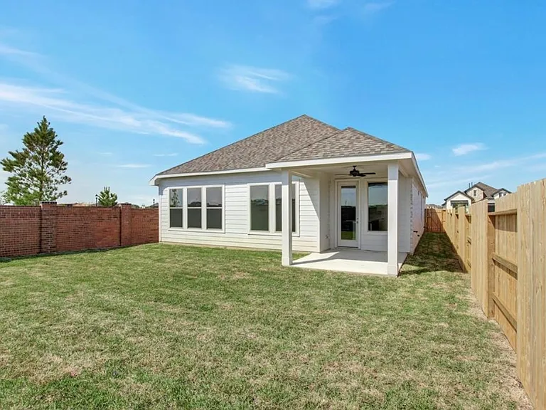 7518 Coral Lake Dr — Photo 18