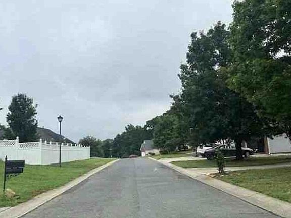 Exterior Neighborhood (street photo)