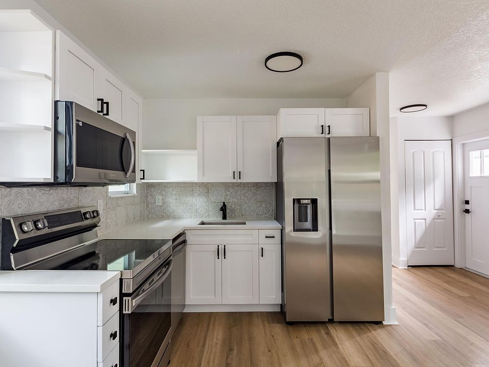 1st image of 210 W Hilda St