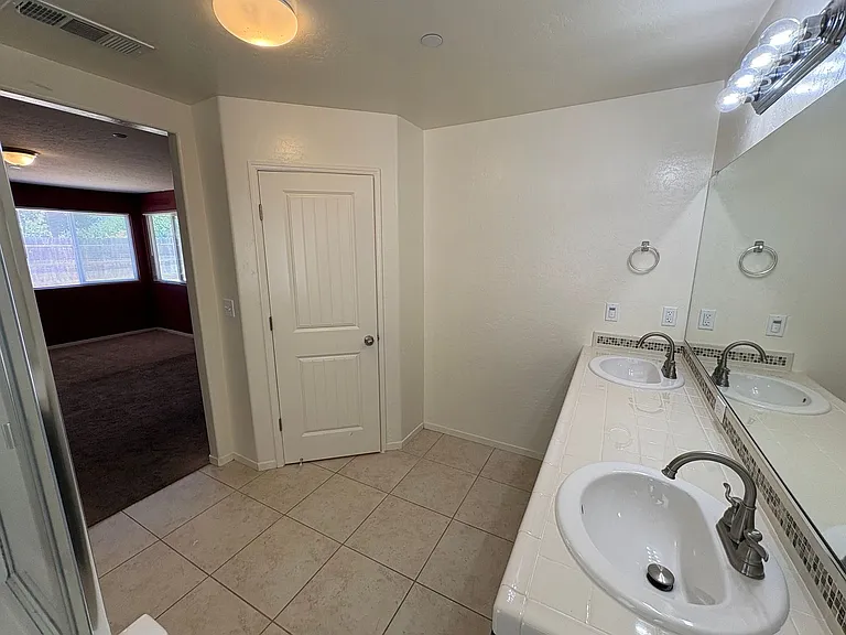2132 E Sweet Ave — Photo 26