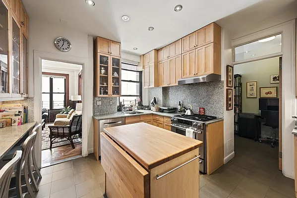 Sold by Nest Seekers International | media 13