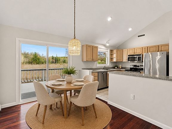 5th image of 126 Sandy Pond Rd