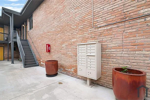4811 Oakland St — Photo 37