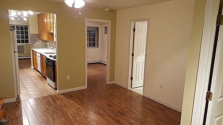 1st image of 560 Ellsworth Ave Floor 1