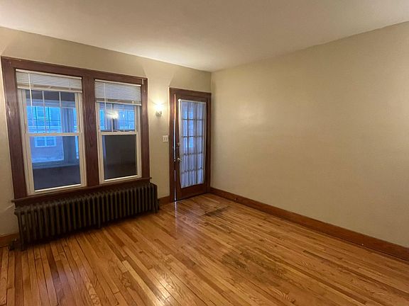 5th image of 106 Wellington Ave Unit 1