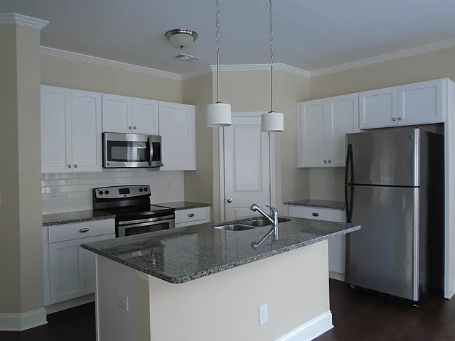 2462 Folsom St — Photo 3