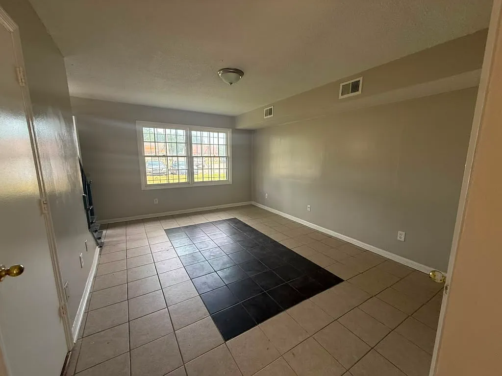 2BR Townhouse in Memphis — Photo 4