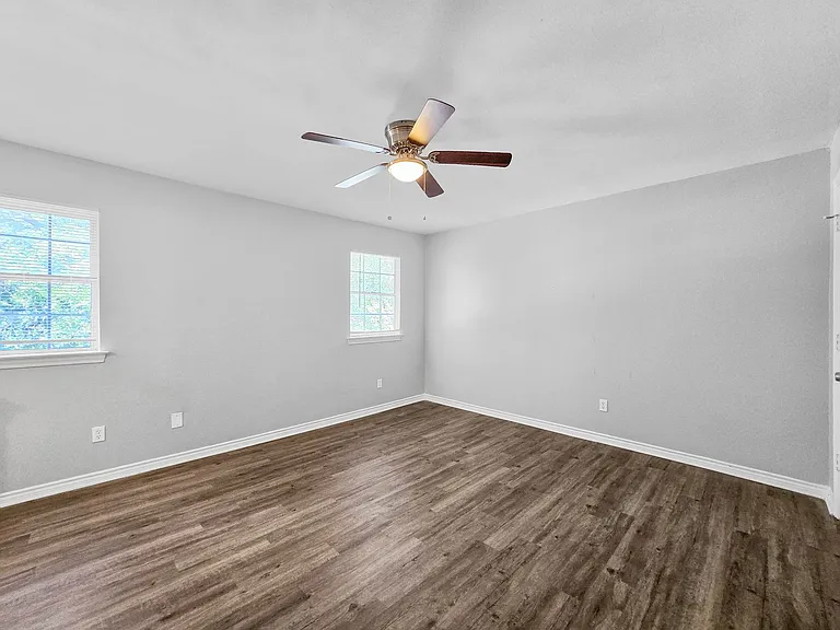 2404 Dalgreen Dr — Photo 13