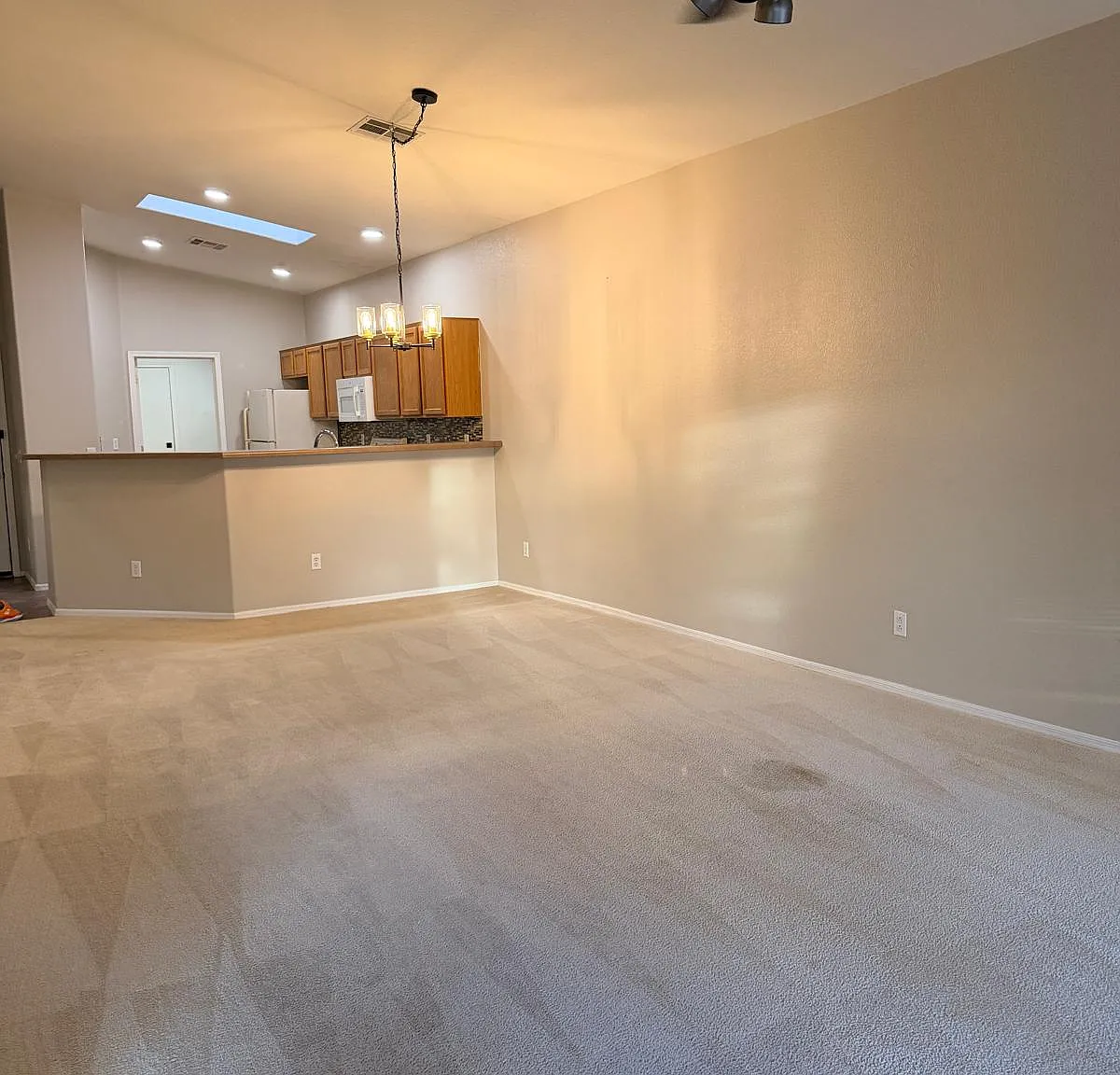 2 bed, 1240 sqft, $2,100 — Photo 3