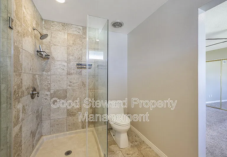 1219 N Van Buren St — Photo 15