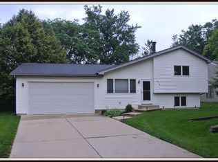 1018 Churchill Dr, Bolingbrook, IL 60440