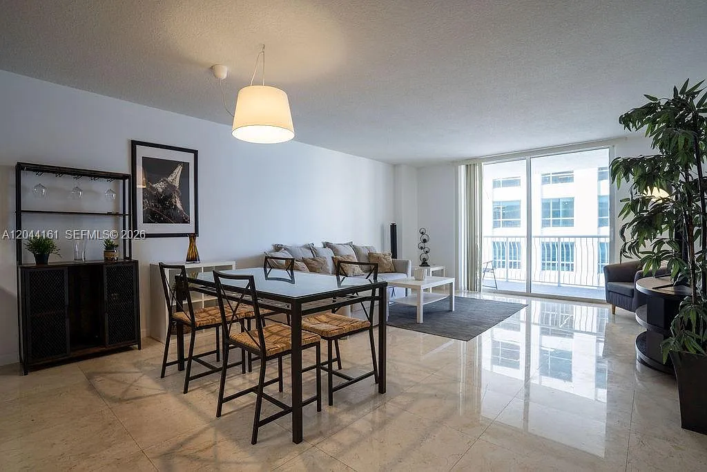 The Club At Brickell Bay — Photo 4