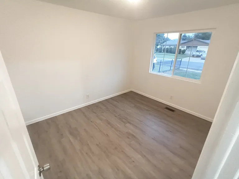 509 Rose Dr — Photo 12