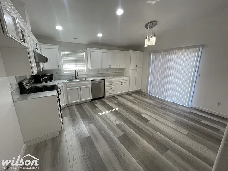 301 Olympic Ave — Photo 8