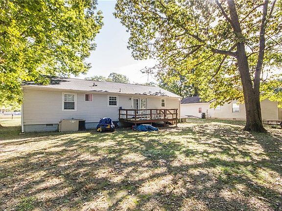 4th image of 505 Briarwood Cir