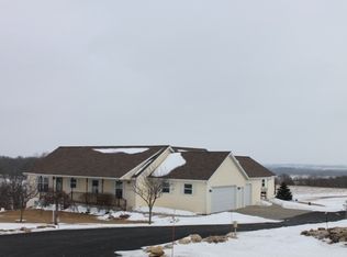 N7878 Panorama Rd, Belleville, WI 53508