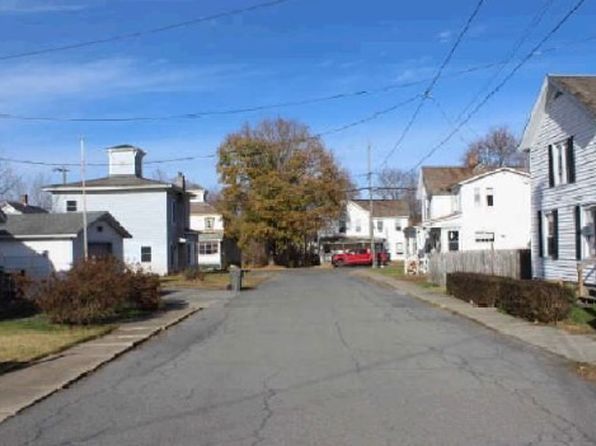 3 Pearl St, Granville, NY 12832