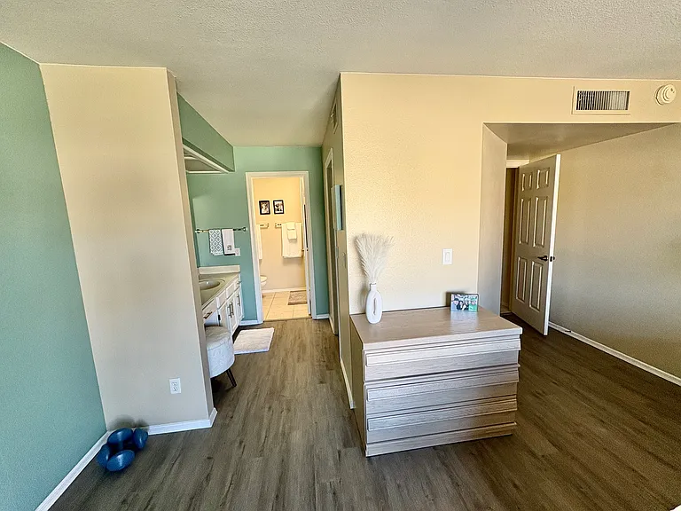 9806 W Kerry Ln — Photo 53