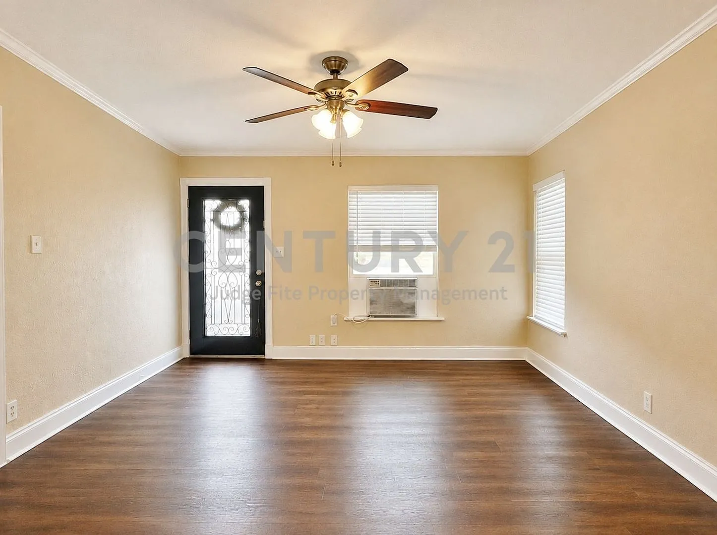 Recently Updated 3/1 in Fort Worth Ready for Move-In! — Photo 2