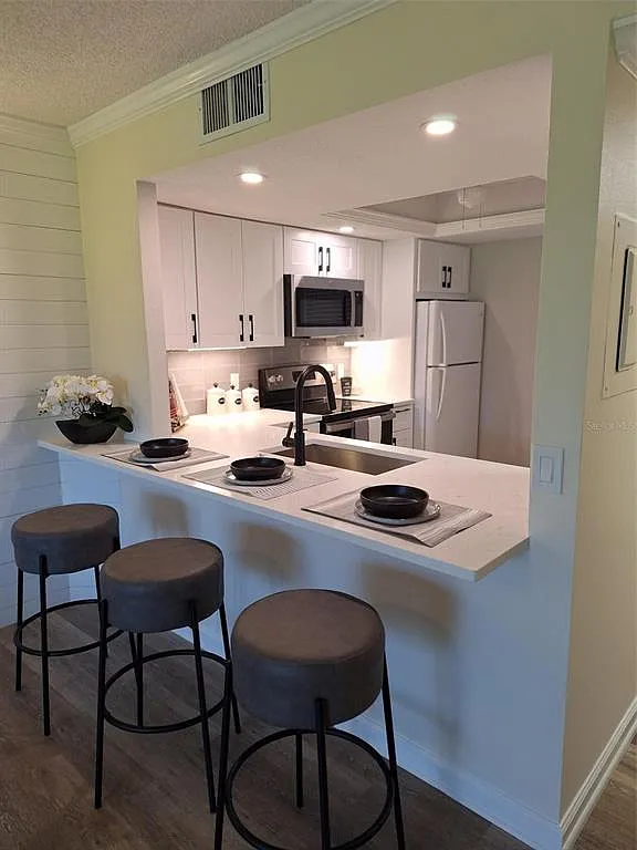 2 bed, 2.5 bath, 1066 sqft, $1,800 — Photo 3