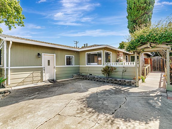 5th image of 2136 Ventura Pl