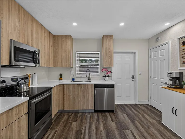 540 NE 59th Ct — Photo 2