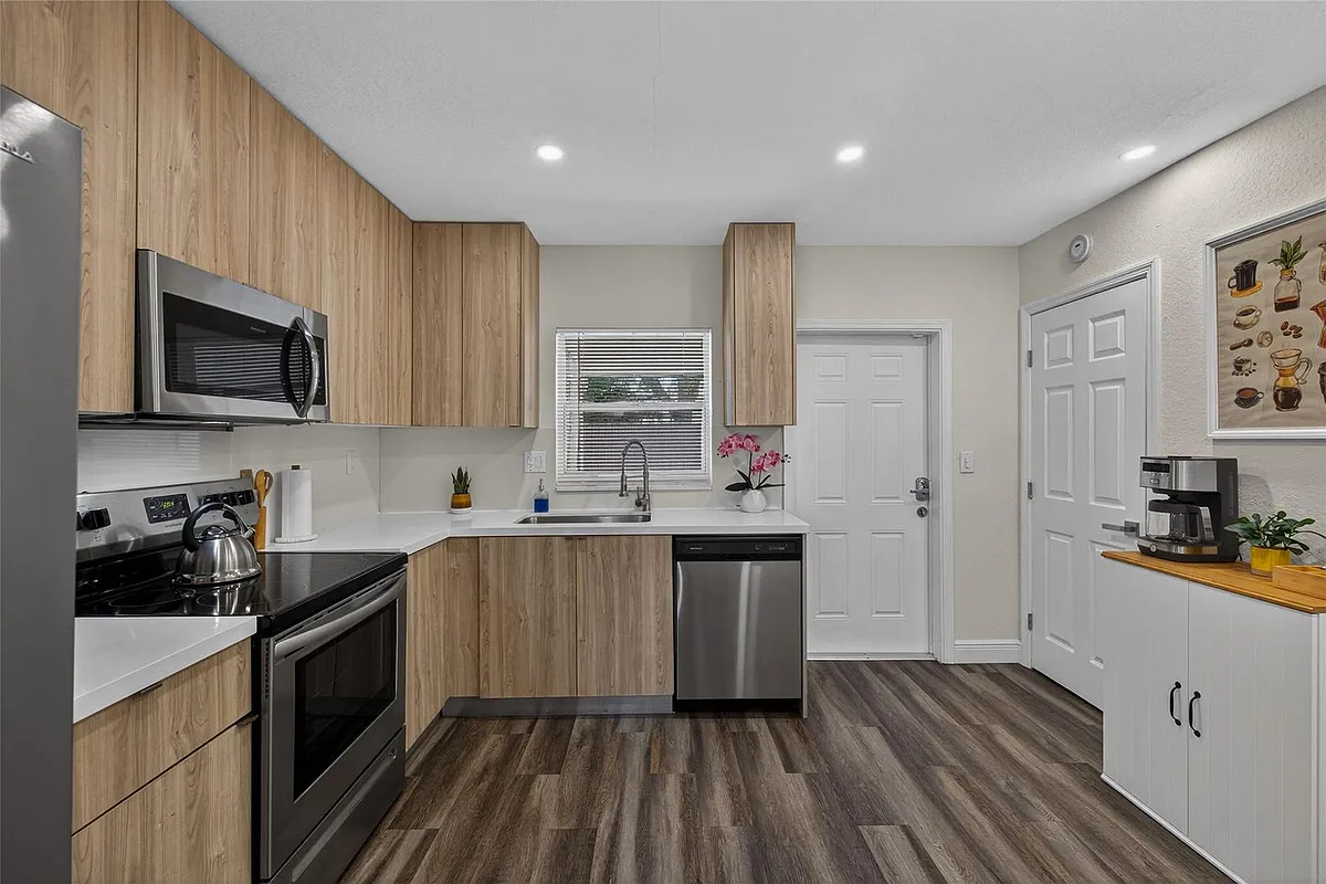 Building Photo - 540 NE 59th Ct