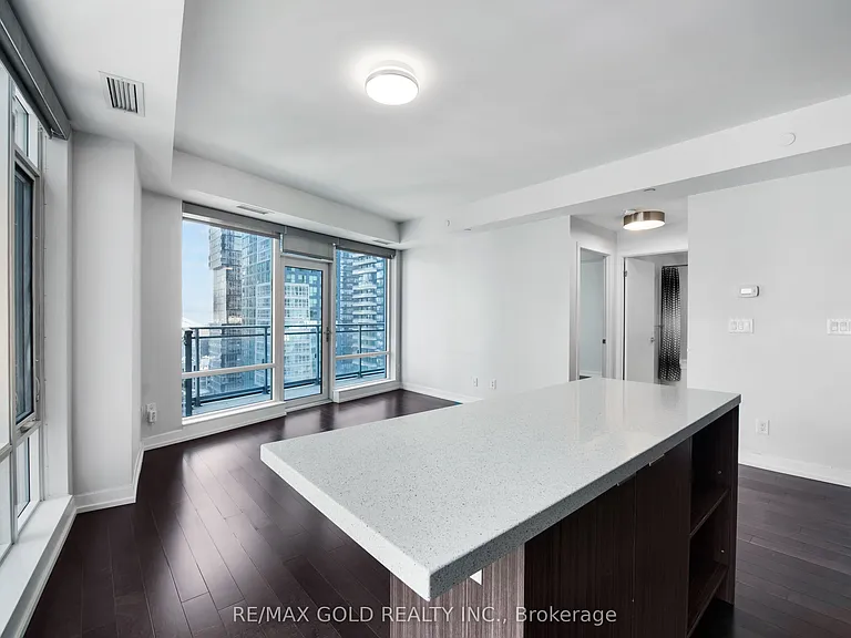 21 Widmer St #2209 — Photo 9