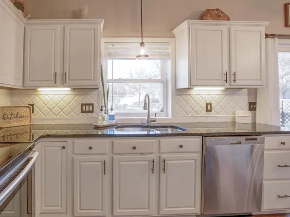 11014 Fox Hollow Ln N, Champlin, MN 55316