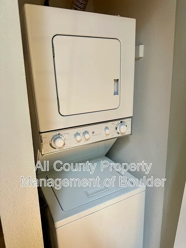 1 bed, 1.0 bath, 422 sqft, $1,600 — Photo 4