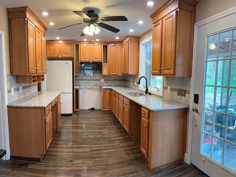 107 Fruehan Ln — Photo 1