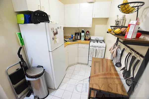 Rented by City Stop Realty | media 10