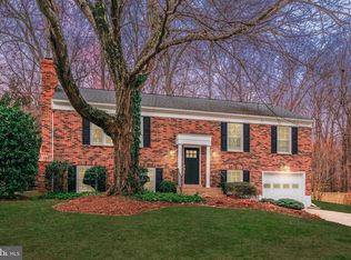 9363 Tovito Dr, Fairfax, VA 22031