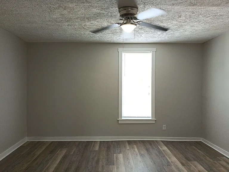 130 Mobile St — Photo 12