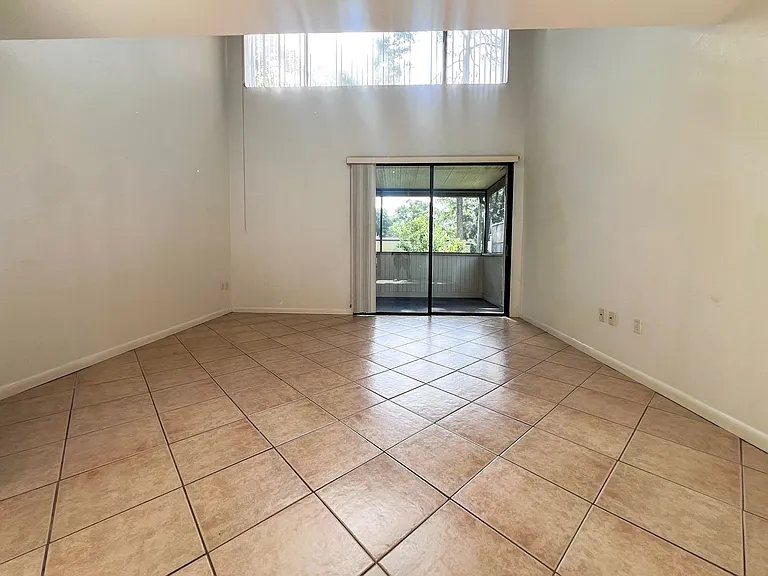 605 SW 75th St #210 — Photo 7